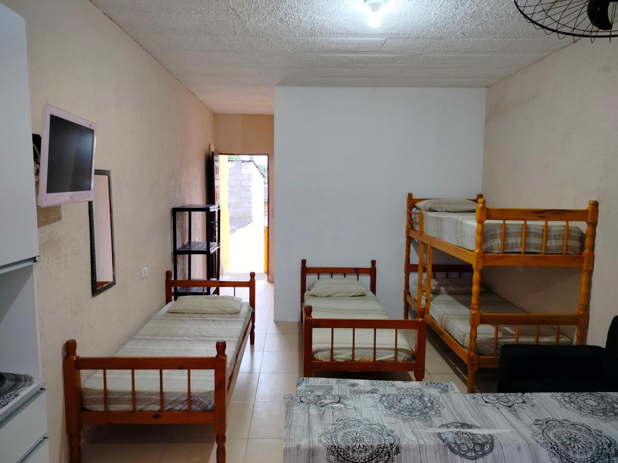 Kitnetes "Recanto Familia Gomes" Caraguatatuba Bilik gambar